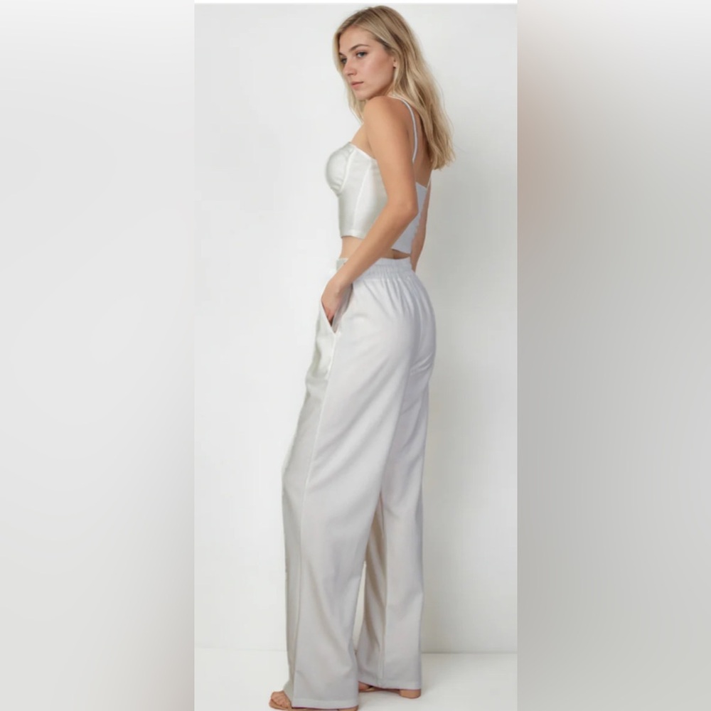 Elegant Women's Cropped Pantsuit - Picture 2 of 5